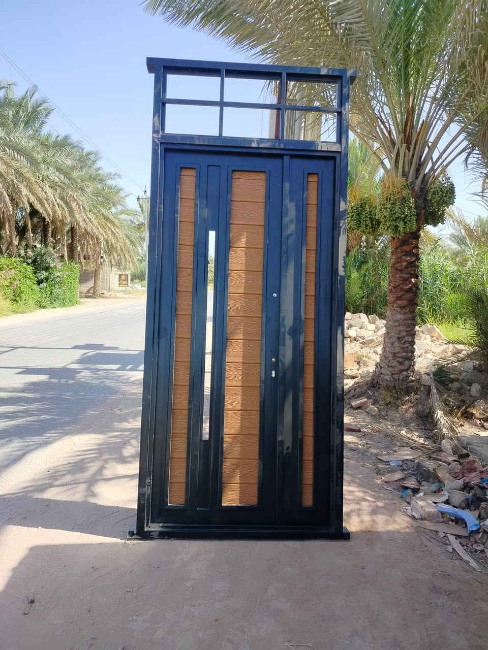 خلفه حداده ابواب وشبابيك  سقايف متفرغ من الموصل بحاجه الى عمل
*********** 
*********** 
بيهن واتساب
