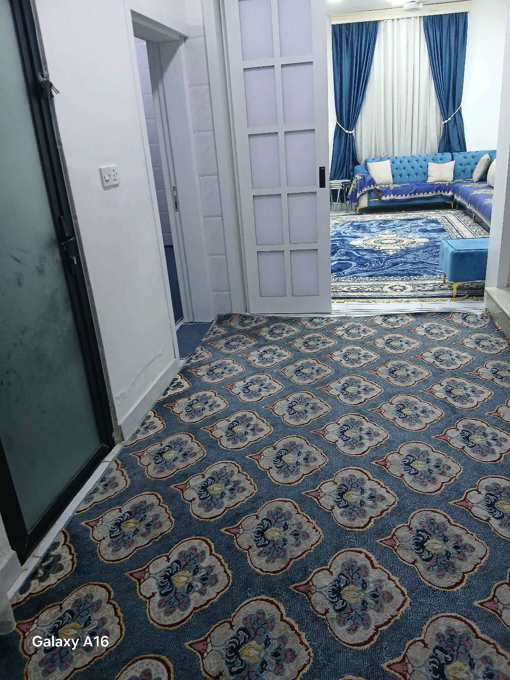 🏠 للبيع كاش فقط - فرصة ما تتعوض 🏠
بناء حديث سنه ٢٠٢٥
بيت بالكريعات - شارع هيثم الحداد قريب على السوق والمدارس

✅ المساحة: ١١٠ م واجهة ٧ الا ربع 
✅ التفاصيل: مدخلين منفصلين طابقين بناء حديث، 3 غرف نوم كبيره + صالة كبيرة + مطبخ  + حمامين + منور + مخزن + بالكونه + حولي
✅ الخدمات: كامله
✅ السند: زراعي اصوليات كاملة ومضمونة
✅ الميزة: يسلم البيت بعد البيع بفتره قصيره + الجيران كلهم عوائل راقية
البناء شخصي وعلى ايدي مو شغل مقاول 
السعر: ٢٥٠ مليون
 للجادين فقط
السبب: السفر والانتقال

ملاحظة: البيع مباشر من المالك