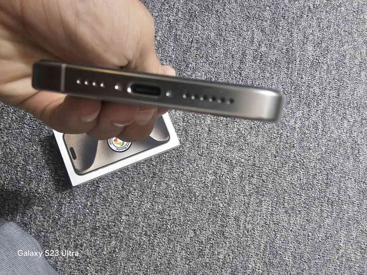 السلام عليكم ايفون 15برو ماكس جهاز جديد مكفول من كلشي  
بطارية ٩٨  السعر مليون 250.  العنوان بغداد البلديات 
***********
