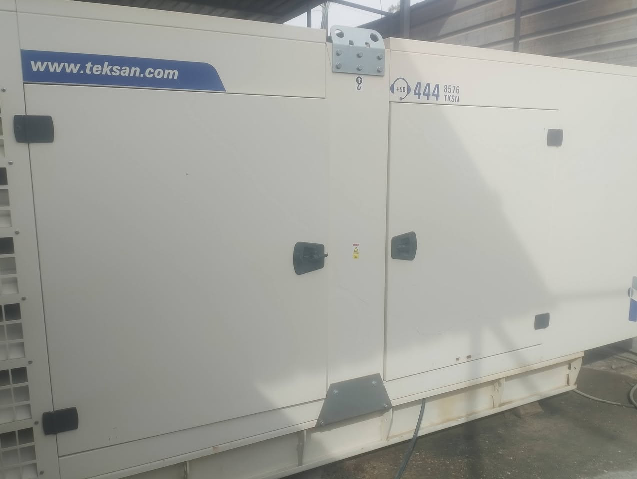 سلام عليكم
مولد دايو TEKSAN
كاتم ابلادي المولده جديده مشتغله 2596ساعه
او باقي تفاصيل التوليد بل صوره موضح
البياع الرساله الثاني 
ممتواجد فيس 
اتصال او واتساب
***********
السعر 220او بيه مجال
