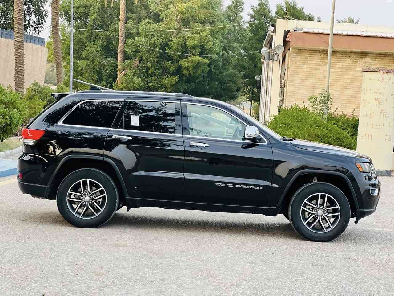 جيب للبيع موديل 2018 امريكي رقم بغداد بسمي 

موصفات كشنات جلد تدفئه وتبريد امامي وخلفي 

كشنات كهرباء و غزن ميموري جنطه كهرباء ⚡️ 

شاره بل مري كامره دواره رادار جانبي إطفاء ذاتي 

تشغيل عن بعد بيه بعد هواي موصفات معروفه 

مكينه وكير وحدادي وتخم تاير مكفولات !!!!

حادثه جملغ وبنيد بدون دواخل ماشيه 100 

مكاني بابل مركز المدينه رقم الهاتف 

‭0789 105 5225‬

‭0772 689 2133‬
