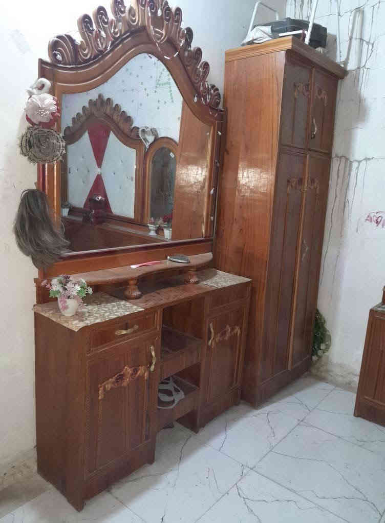 غرفه نوم للبيع مستخدم شي قليل صارلهة شهر من مشتريهة  كنتور 5 ابواب
زائد زاويه وميز تواليت  وميز جرباية كلهة جديده سعر 600 مكاني بغداد فلكه حي نصر متواجد فقط وتساب ***********
