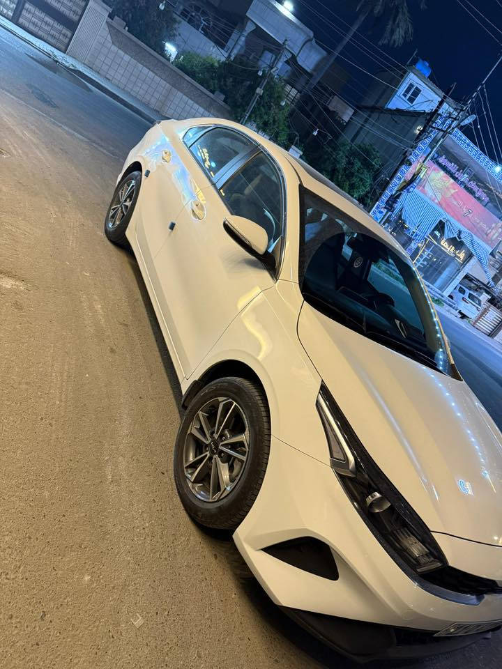 السلام عليكم
سيراتو موديل 2024 خليجي  الدوليه مكفوله ماشيه17/500
رقم بغداد محرك2000 سعر 192 او بيها مجال بسيط 
 وتساب ***********
