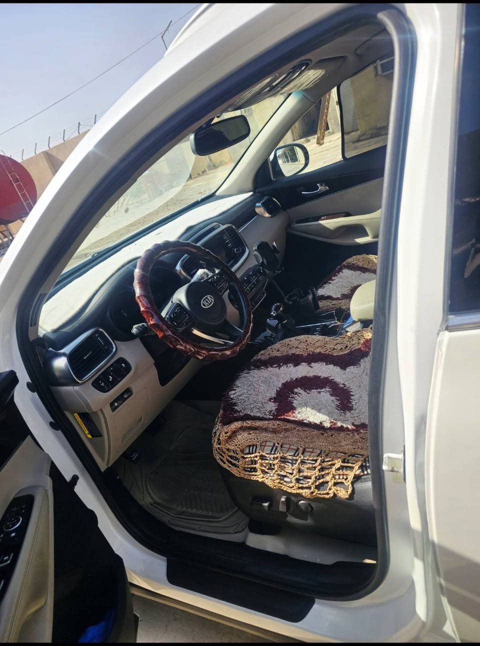 السلام عليكم سورنتو وارد امريكي
صور الحادث مرفقه بالمنشور
موديل 2018 / اللون ابيض 
رقم بصره ابسمي تحويل ثاني يوم
6سلندر  7 راكب  3 قطع تبريد
بصمه تشغيل + وبصمه ابواب 
شاشه كبيره + كامره دواره اصلي
 3 انضمه قياده + مري ترحيب 
الباب الخلفي كهرباء + لادار جانبي 
كشنات جلد كهربائي 
الكشنات الاماميه تدفئه
تحكم ستيرن جهتين 
بردات خلفيه اصليه
حساسات خلفي
اربعه جام اوتو + اشاير بالمري
السعر 183
رقم الهاتف / ***********
العنوان / البصره / 5ميل
