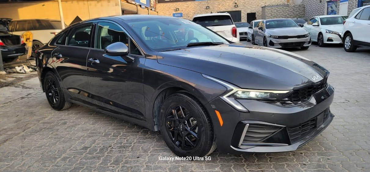 K5سياره 
مديل2025
فول مواصفات ماعده البانوراما
كتاب شهداء فحص مؤقت
وارد امريكي بيه باب السايق وجاملغ امامي مبدل
وطخه بالباب الخلفي واضحه بالصور مامصلحه
مواصفات السياره
رادار امامي خلفي
فول تحكم ستيرن
مثبت سرعه
سياقه ذاتيه 
مانع انزلاق
تدفئه تبريد
وقوف ذاتي
وبعد بيه هواي مواصفات
السياره جاهزه من كلشي
ملاحظة السياره بدون ايرباك 
السعر(205)
الاستفسار (***********)
