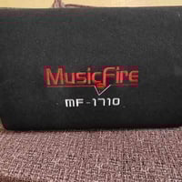 مضخم صوت • شغال • موصل ايسر