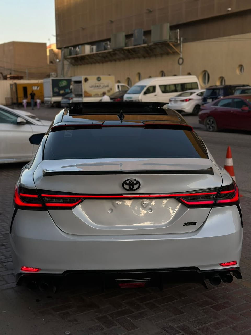 كامري 22
رقم بغداد xse
فول مواصفات 
داخل احمر 
بدون ايرباكات  
ضربه خلفية 
قطعه ونص بيه صبغ بيه 3 مكانات بارد حگ شبر
السعر ٢١٩ 
***********
