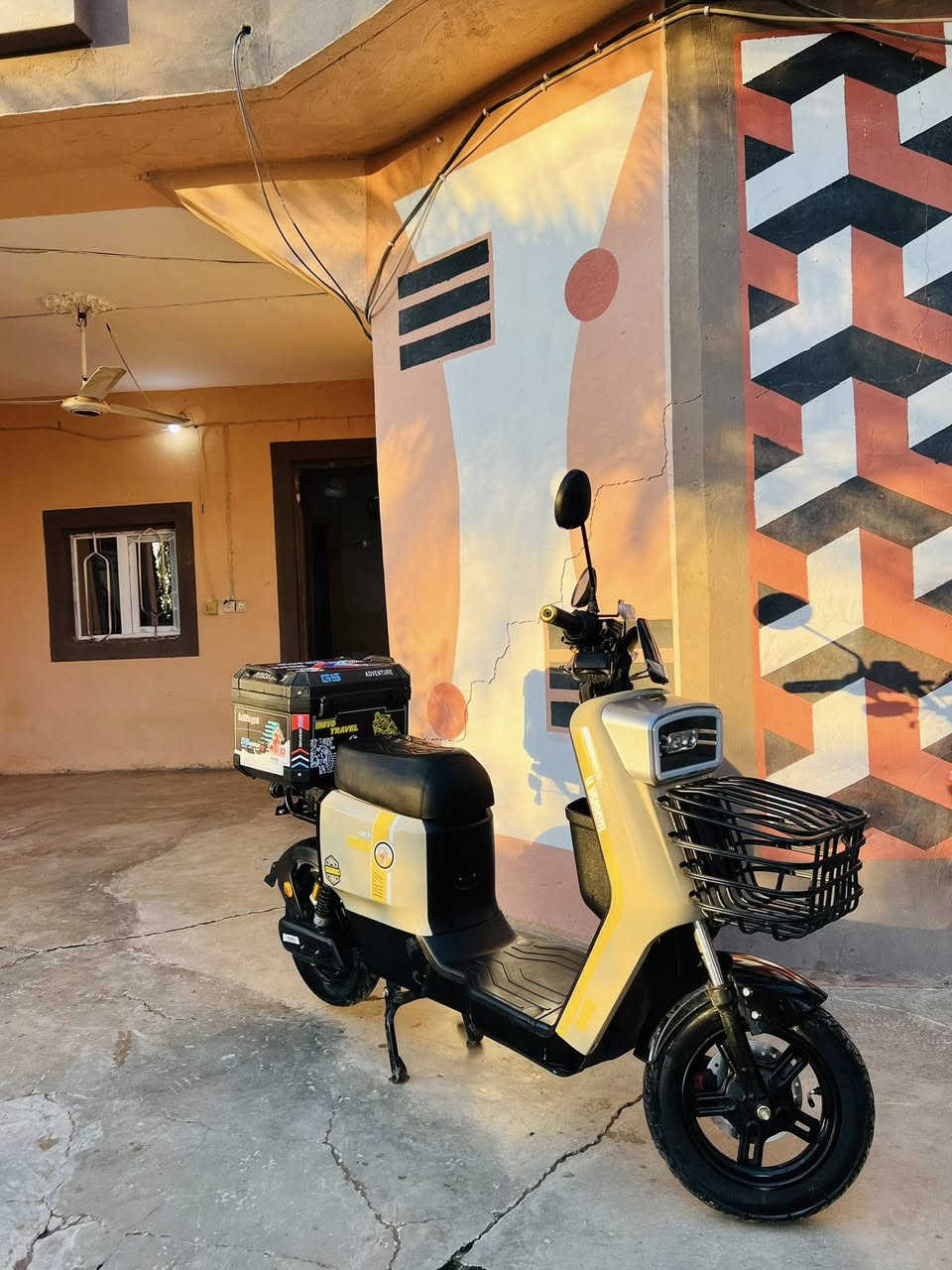 دراجة شحن نوع R 7 بعدها جديدة شخط مابيها موديل 2026
5 بطاريات 32 امبير 

مستخدمة شي قليل جداً 

سماعات

شاشة

كرت عدد 2 / بصمة / سويج عدد 2

شاحنة الاصلية شرط من شركة وينلي

دسكات دهن بعد دهن الشركة 

فول مواصفات دراجة راقية وقوية ومعروفة 

4 سرعات السرعة 109 

تجي وتشوفو وتاخذ تراي بي وتشوف سرعتة وبطارياتة وين ما تريد تروح روح

دراجة جديدة شخط ما بيها تشوفها بعينك

زنجيل بعدة ما مشدود جديد بايدر جديد كشن خلفي كلها جدد

السعر 650 وبيها مجال

مكاني الحويجة 

  ***********متواجد واتساب كذلك
