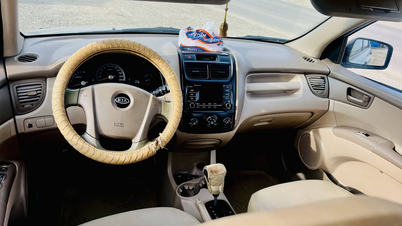 #اعــــــــــــــــــــــــــــــــلان
السلام عليكم ورحمه الله وبركاته 
#سيارة كيا سبورتاج للبيع موديل ٢٠٠٩
سيارة خليجي كلين تايتل يعني وكالة 
بيها بعض الأماكن تكحيل بسيط اما البقية كفالة من الدعامية للدعامية تايرات جدد باتري جديد ترايك للبصرة محرك جديد كلشي بل شرط رقم اربيل دولي سنوية تنتهي بل ٢٠٢٩ وبأسم والدي مع كابون بانزين ومن الله التوفيق 
للاستفسار اتصل على الرقم التالي ***********
