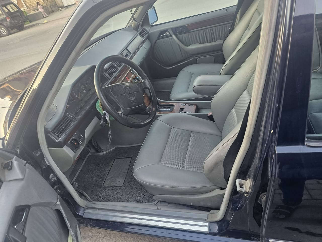 سلام عليكم مارسيس دب مديل ٨٩ وارد يابان بلاديه سياره  قواعد بلاديه  مكفوله من ضربه اوشواصي  الون اسود كحلي رقم نكليزي بغداد بسمي  سياره جديده اسعر ٨٥ او بيهه مجال *********** مكان سياره بغداد عبيدي
