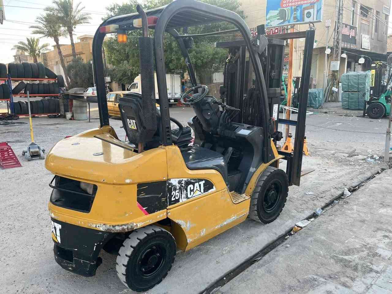 السلام عليكم
للبيع رافعه شوكيه كتر  كاز اوتوماتك 2 طن او نص 3 حركات 3 سلايتات جوب حاويه 2007 ارقام كاتي منفيست وارد يابان جاهزه للعمل جدا نظيفه مكاني بغداد البياع 
  ***********
