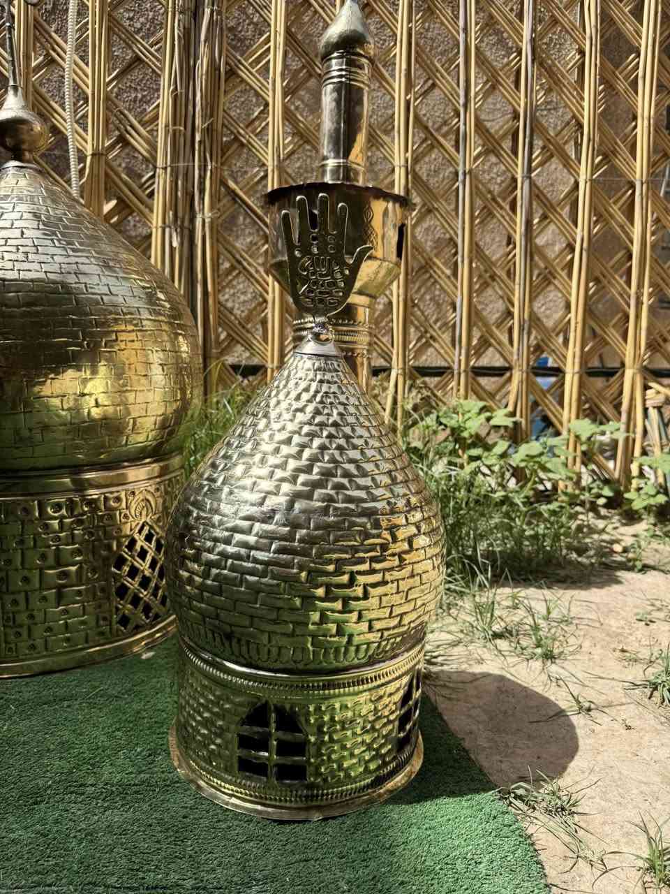 قببب كبيره ومناير نحاس شغل قديم ***********
