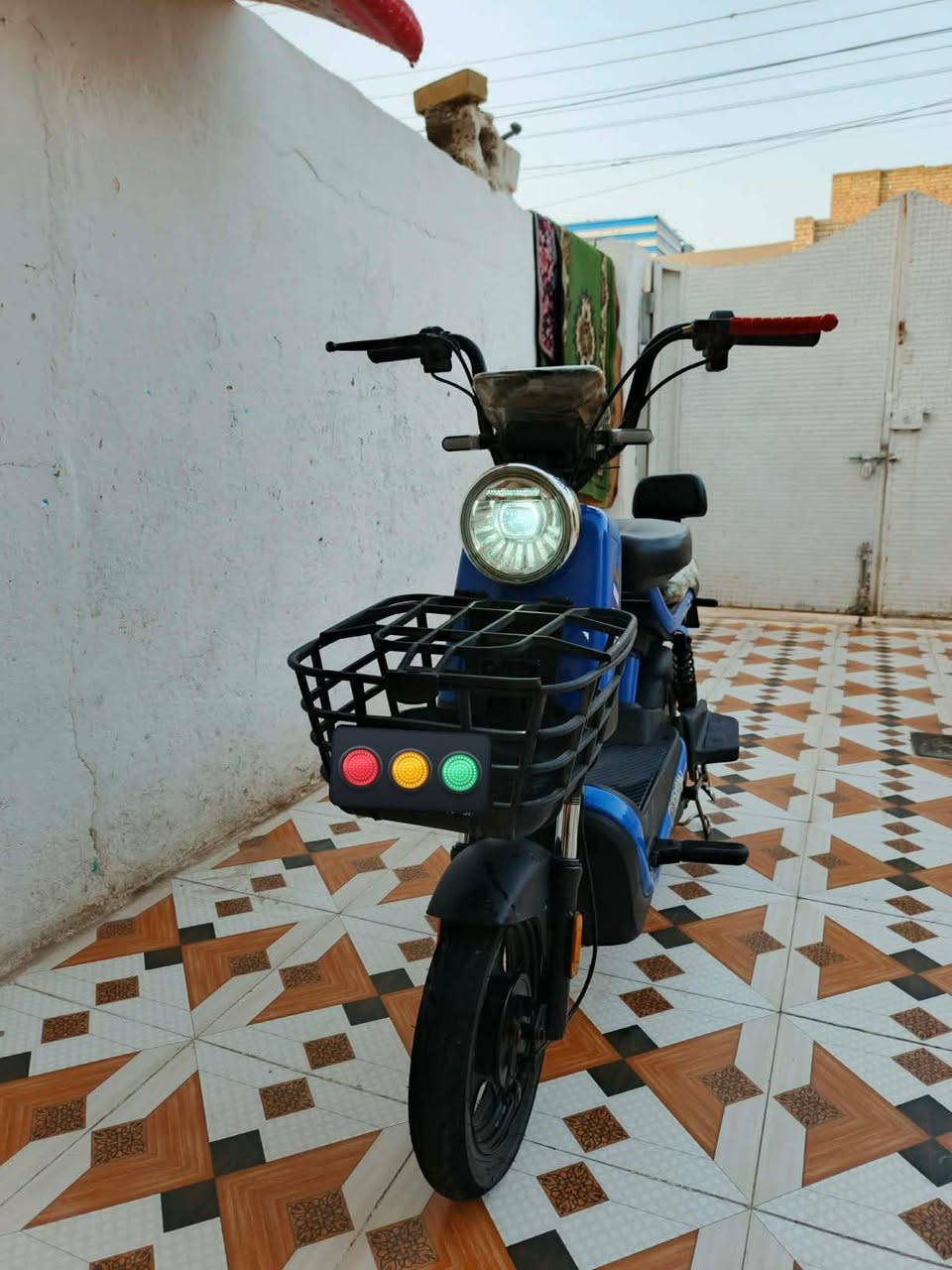 سلام عليكم دراجه شحن وضع شركه جديده تايرات جدد شاير يمنه ميسره شغلات دبلات بطاريات 4 حورن شغال دراجه حلوه نتصلو *********** بي واتساب وبل خدمه مكاني النهروان
