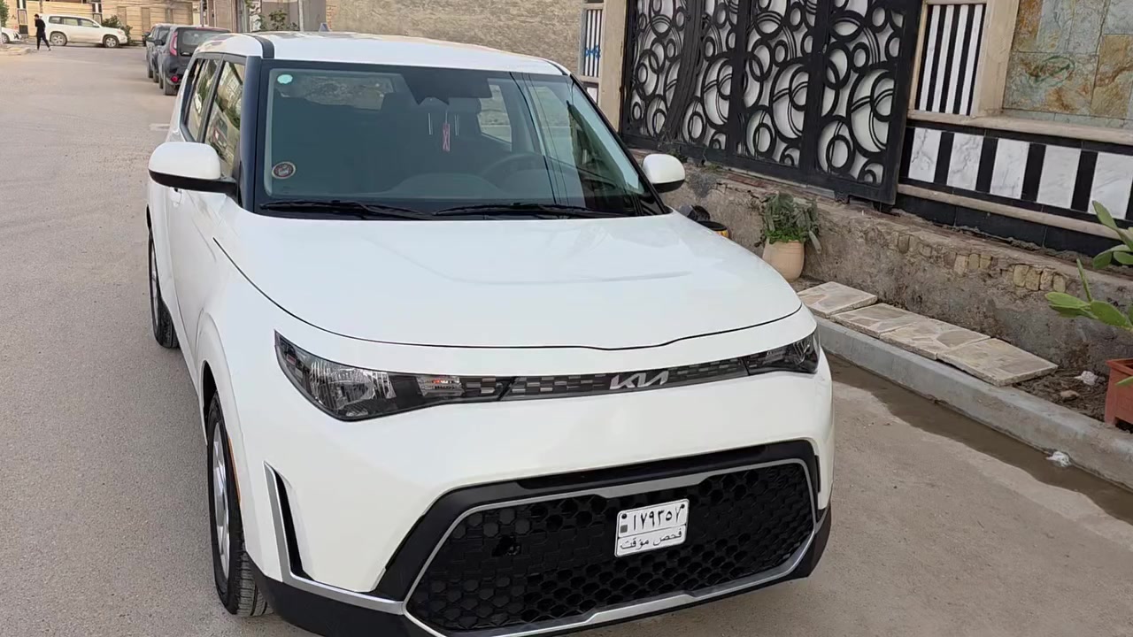 السلام عليكم للبيع
صول 2025 ابيض  دخول جديد بدون لوحات جاهزة للترقيم و مبدل جام بدون تضليل 
السيارة زيرو ماشية 1400 mi بوضع الشركة 
حادثها مقدمة البنيد بدون دواخل و ايرباك بس البردة طاك و بيها طعجة خفيفة كلش بمقدمة القمارة ما بينة بشوف العين من اثر النقل    
صور حادث و سونار بالمنشور 
مكان السيارة بالحلة 
السعر 142 $ وبيه مجال بسيط كلش 
للاتصال / ***********
