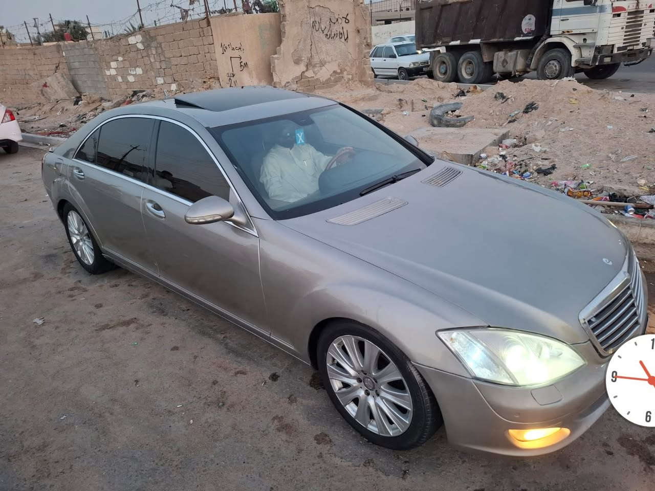 السلام عليكم لبيع مرسيدس ادواتS350 فول موصفات مكفوله من الكص والسرقه والانتربول مكينه وكير بل كارتون تبريد ثلج كهربائيات كلها شغاله تخم تاير حداده جديده السيآره جاهزه من كلشي دواخل جديده مآبيها نقص ولأ برقي العنوآن البصرة السعر 68 الهاتف ***********
