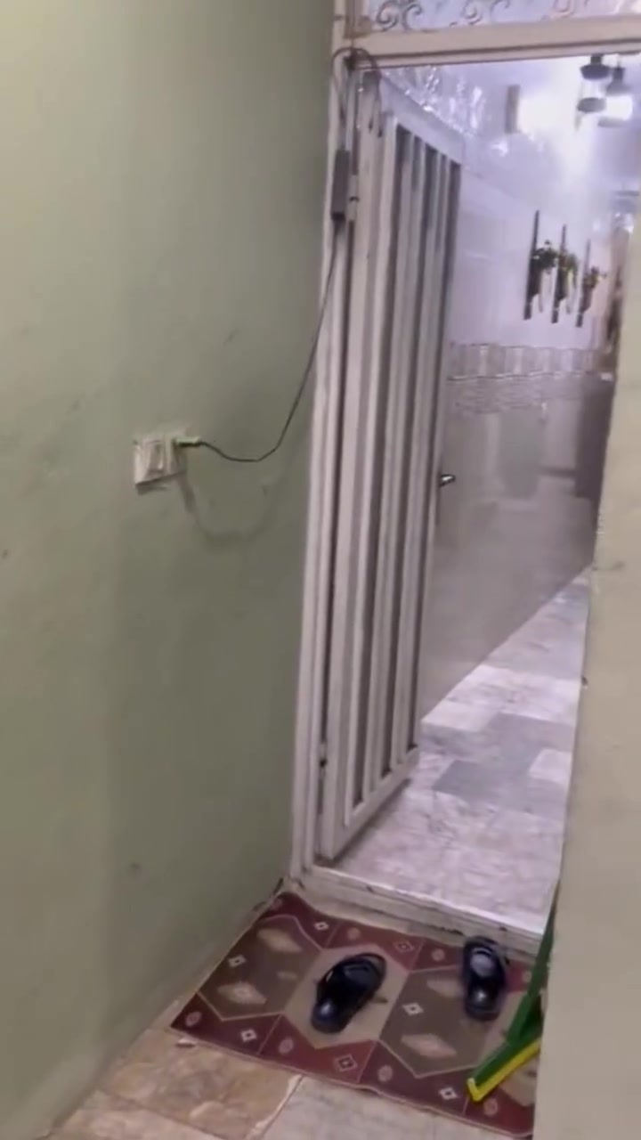 قصر الكاظمية للعقار
دار للبيع بالحرية دور نواب الضباط مشط الشارع العريض  طابقين مسلح حديث بناء درجة اولى المساحة 100م يحتوي الطابق الأرضي على طارمة وصحيات خارجية وصالة وحولي مطبخ مع كاونتر تركي يبقى من ضمن البيت وحمام مشترك وغرفة نوم وفوگ غرفتين نوم وحمام مشترك وسطح ..... المراجعة مكتب قصر الكاظمية للعقار الشارع العريض مقابل جامع ابو حامد وللمعلومات اكثر الاتصال على 👇
*********** وات ساب
*********** وات ساب
