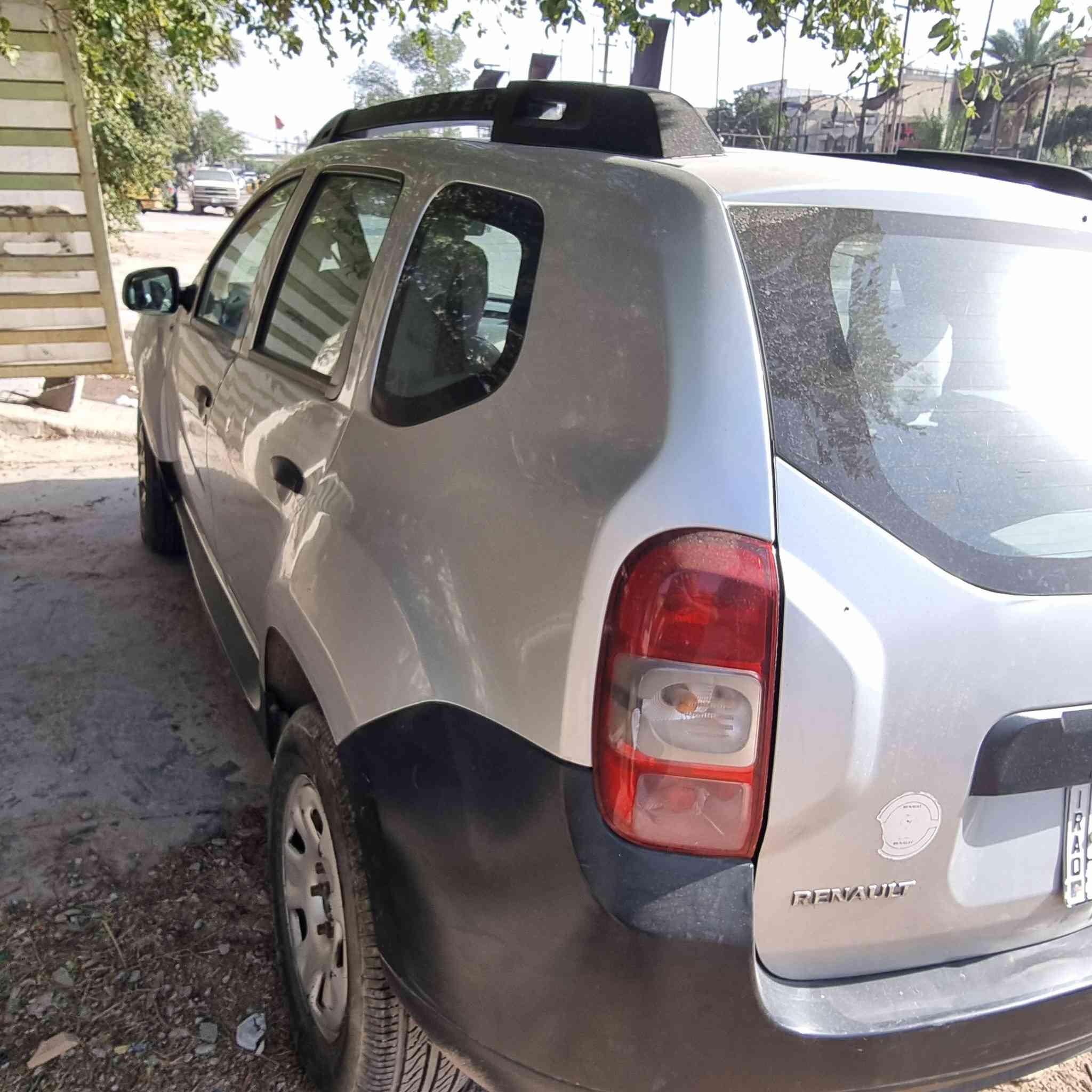 السلام عليكم سياره للبيع موديل ١٧ محرك ٢٠٠٠ رقم بغداد كشر مابيه صبغ بس بارد رايدها ٨٥ هاذا رقمي ***********
