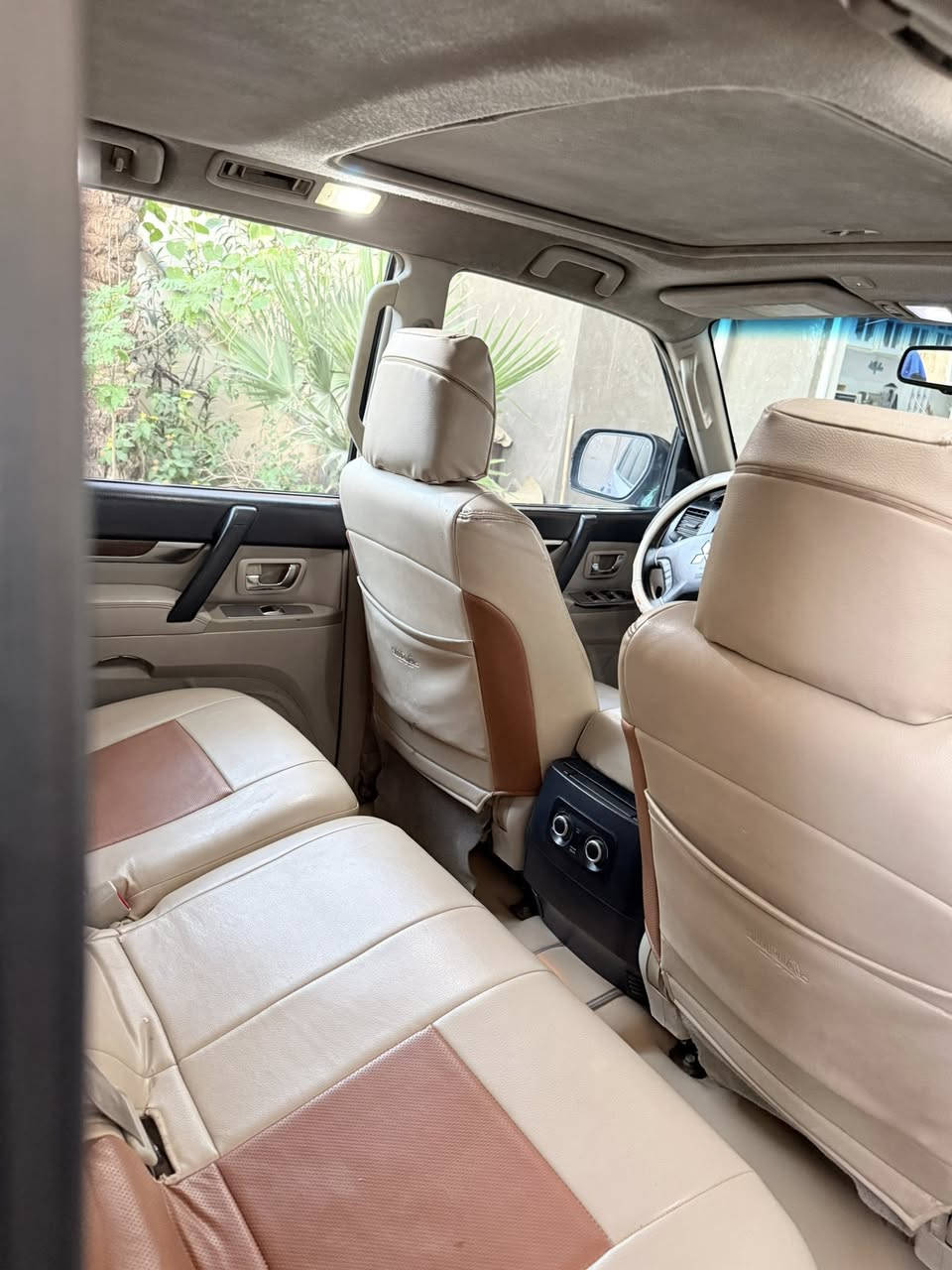 باجيرو موديل ٢٠٠٨
حبتور باسمي 
كشنات كهرباء و تدفئة تبريد 
سياره جاهزه سبعه راكب
حساسات خلفيه 
مري شفط وبعد مواصفات هواي معروفه مواصفات الحبتور
بيه فقط دعاميه إماميه تعبانه والبنيد بيه جراد
رقم بغداد 
اتصل وبيك خير وتدلل
***********
