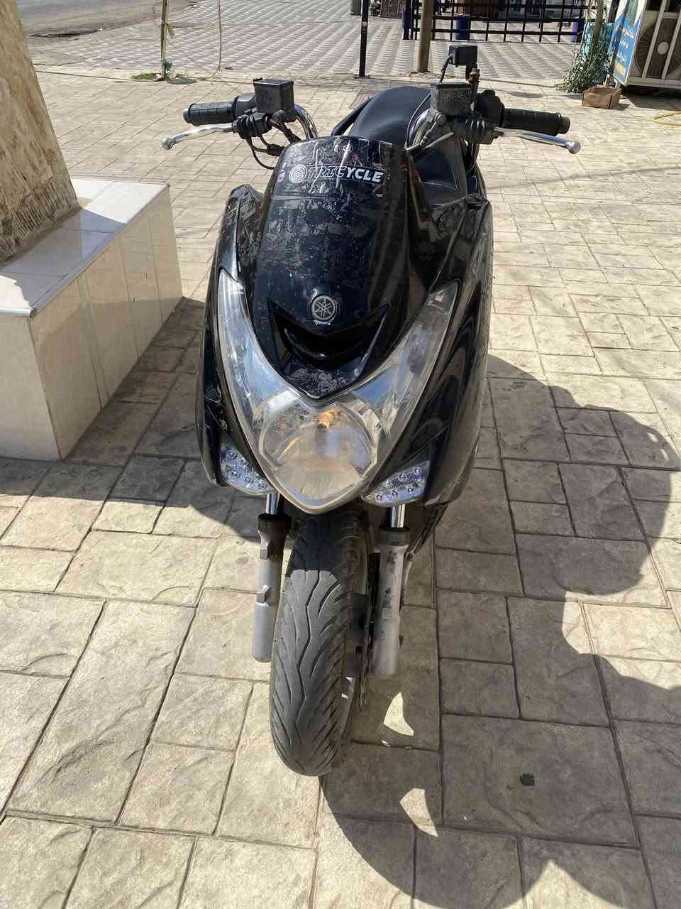 السلام عليكم شباب دراجه ماجسته اس للبيع دراجه نظيفه وشغاله كلشي مابيها محرك نظيف عندي بس الجاملغ الامامي مابيها *********** مكاني بلدوره
