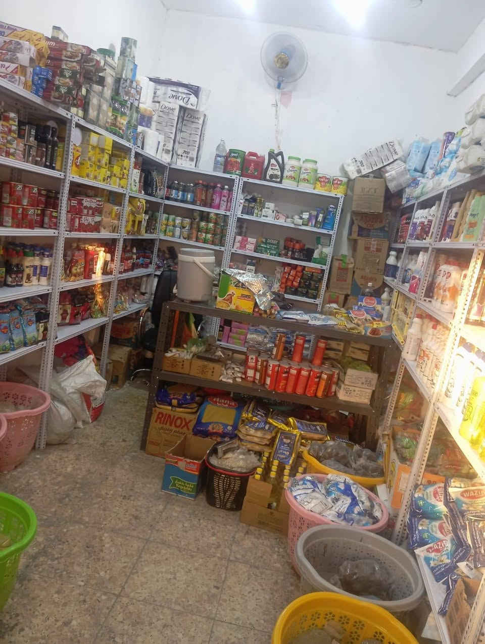 للبيع بالكامل  رفوف والبراد والمبرده  محتوياتها
ليحب يشتريه يدخل خاص. والسعر مناسب جدآ
لضروض طارئة  الله شاهد خير من الله العنوان كميره. مدخل حجي صبر. رقم الهاتف ***********
