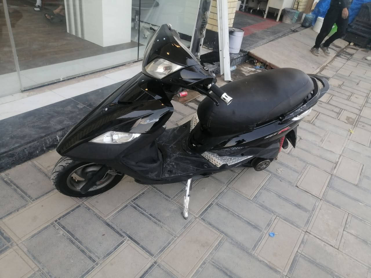 سلام عليكم دراجه للبيع Gtrثعلب دراجه  بلاديه نقصه بس قبق كلجات  كفراته مختمه وياله مختمه  كهربائياته كله شغاله ابيع كوم حديد ب٤٥٠ وبيها مجال بسيط  ***********
