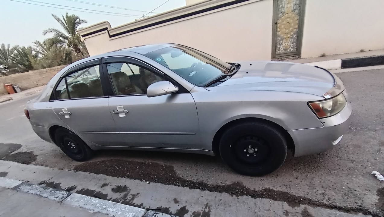 السلام عليكم
للبيع هونداي سوناتا 2008 أمريكي

رقم الانبار انكليزي

مكينه 2400 دوش لا تبخير ولا تنقيص وكير مكفول تخم تايرجديد السياره باسمي وسنويه وهزه جديده تحويل مباشر السيارة خير من الله واحلا من الصوره ضرر باب خلف الصدر تبديل وبيها أماكن بارد بسيطه 

السعر.100 وبيها مجال 

للاتصال :***********.
