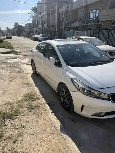 كيا سيراتـو خليجي ( ايرانـي )
2017   السياره ماشيه 97الف
مكان السياره حي الخضراء او المنصور
مكيـنه 2000 كير ومكينه مكفوله 
بصمة تشغيل وابواب وصندوق
سلايد روف
تخم تاير جديد صار اسبوع من مبدله
تبريد قطعتين امامي خلفي 
كشنات جلدكشن السايق كهرباء 
الكشنات الاماميه تدفئه تبريد 
الكشنات الخلفيه تدفئة 
خزن وضعيات كشن السائق
تدفئه بل ستيرن 
شفتات sport بل ستيرن
تحكم ستيرن فول 
ستيرن متعدد الوضعيات 
ثلاث وضعيات للقياده[Eco+normal+sport] 
لايت زنون امامي 
لد امامي نهاري 
حساس امامي 
حساس خلفي 
كاميرا خلفيه 
(رادار جانبي )نظام النقطه العمياء بالمرايا الجانبيه 
(رادار خلفي ) تنبيه عند الرجوع للخلف والتنبوء بقدوم سياره من الجوانب الخلفيه يميناً ويساراً 
(مانع الانزلاق )+ABS
حساسات ضغط الاطارات
 نضام ترحيب عند لاقتراب من السياره 
شاشه لكشف العطلات والتحكم بميزات السياره 
منفذ USB+AUX
مثبت مسرعه Cruise control
بلوتوث + ثلاجة 
تبريد ثلج منفصل (دبل فريز ) DUAl 
سنوية 2028  تحويل فقط 
بيها الدوسات بيها ضربه وصبغ تعديل بارد بالجاملغ الامامي بدون تبديل بدون صبغ السياره جاهزه اي نواقص مابيها 
السعر : 147بي مجال للشراي 
‏‭ ***********
