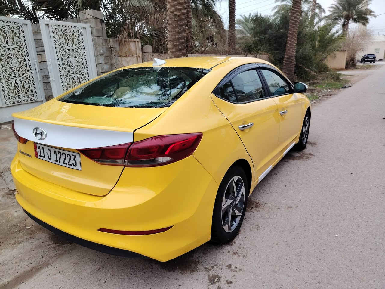 فول مواصفات من عدا الفتحه
رقم بغداد انكليزي سنويه ل ٣١ خطها جوال محرك كير بالشرط تبريد تدفئه حداديه جديده قبل سبوع مشتغلها ترايها زيرو ضرر موضح بالصور السياره بسمي تريد تحويل تريد وكاله سعرها 120 وبيها مجال 
*********** مكان السياره ديالى الخالص
