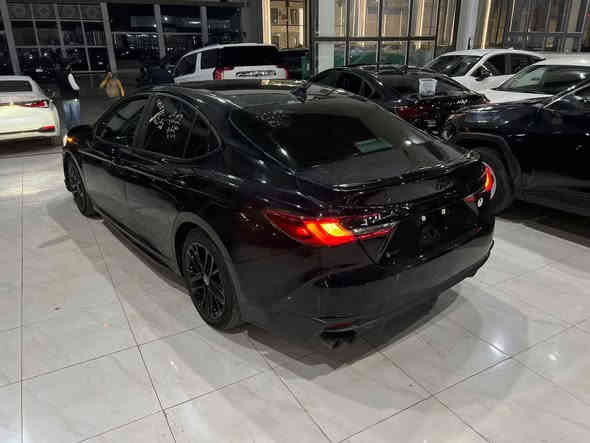 كامري 2025 هايبرد SE
هايبرد 2500
سعر 197 ورقة 
3 قطع او نص صبغ 

فول مواصفات عدة فتحة  
كرسي السائق كهربائي ومساج 
قطعتين تبريد 
تدفئة كشنات 
شاشة كبيرة 
انضمه قيادة 
هاند بريك بصمه 
اوتو هولد 
رادار امامي وجانبي 
تحذير مغادرة خط السير 
تحذير تصادم 
توقف ذاتي 
حساسات خلفية 
كامرة خلفية 360 
دخول ذكي 
مري كهرباء
جام اوتو 
جي بي اس 
ابل كار بلي 
نضام ev مود 

زنون وكشفات وليدات كلة ثلجي 
السيارة ماشي 4 الف ميل 
كاملة بدون نقص 

للتواصل مراسلة الرقم او الاتصال
رقم ‭***********
***********
