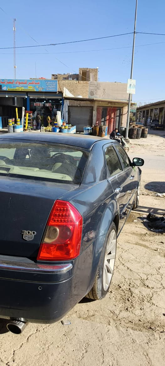 اوباما كرايسلرc300 هيمي فول 1/1 متوما شمالي تحكمات الفول وكله شغال حدادية جديدة تخم تايرات جددد
محرك 5.7 مقاعد جلد نظام التدفئة والتبريد فتحة ويل كروم الاصلي 
شاشة وكامرة امامية وخلفية تحكم مري السعر 55  مكلف بالنشر الاتصال على الرقم ***********
