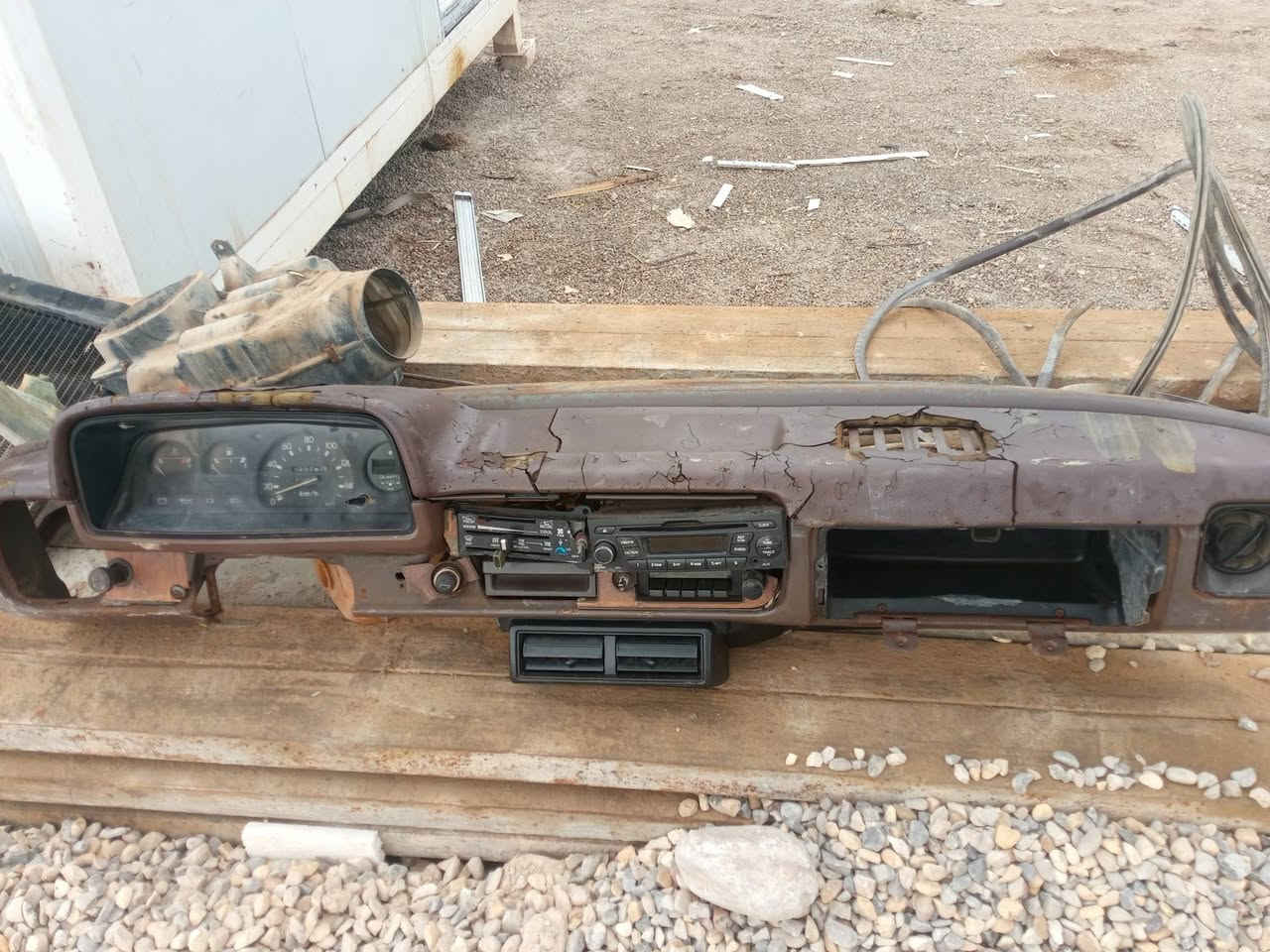 للبيع تفصيخ دشبول 82وتخم تاير وفلجات بنز واكسن وشاشه بل دشبول ورباطات وشباج ولا  يتأت وعلامات تكعد على اي سياره ***********
