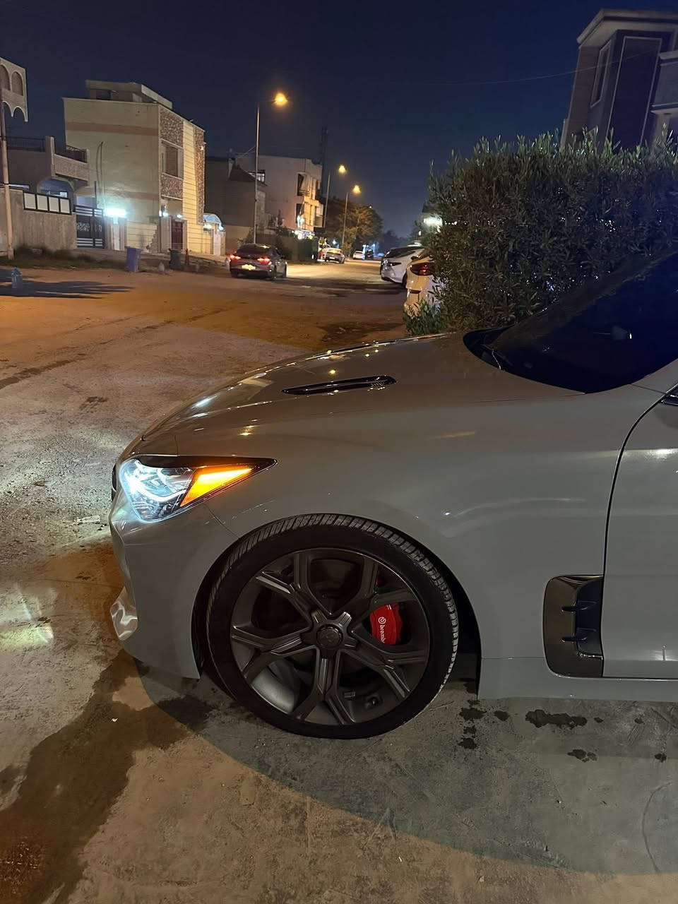 كيا ستنگر  2020 للبيع فقط🔻
3,3 tt (٦سلندر)
ماشية 54,000 ميل

Gt1 .
المواصفات معروفة مالتها 
فتحه بانوراما 
تدفئه تبريد كشنات اماميه
رادار جانبي 
توقف ذاتي
كشنات حضن لون احمر 
لد داخلي متغير 
دكتات مارسدس متغير لون

السياره عليها عطاسات 
عليها شوت بيرفورمنس🏁
السياره ما شاء الله نشطه وقويه 
صدرها جديد بالجيس
تايرات جديده قبل شهر بدلتهن كلهن

حادثها جاملغ عكس السايق قطعه وحده صبغ وشويه من البنيد ربعه تقريبا

رايدها ب ٢٠٠ وبيها مجال بسيط 
***********
الي بخاطره السيارة يتدلل ومكانها بغداد حي القادسية واللي يشوف سعرها مو مناسب يصلي على محمد وال محمد ويجي ياخذها ببلاش♥️
