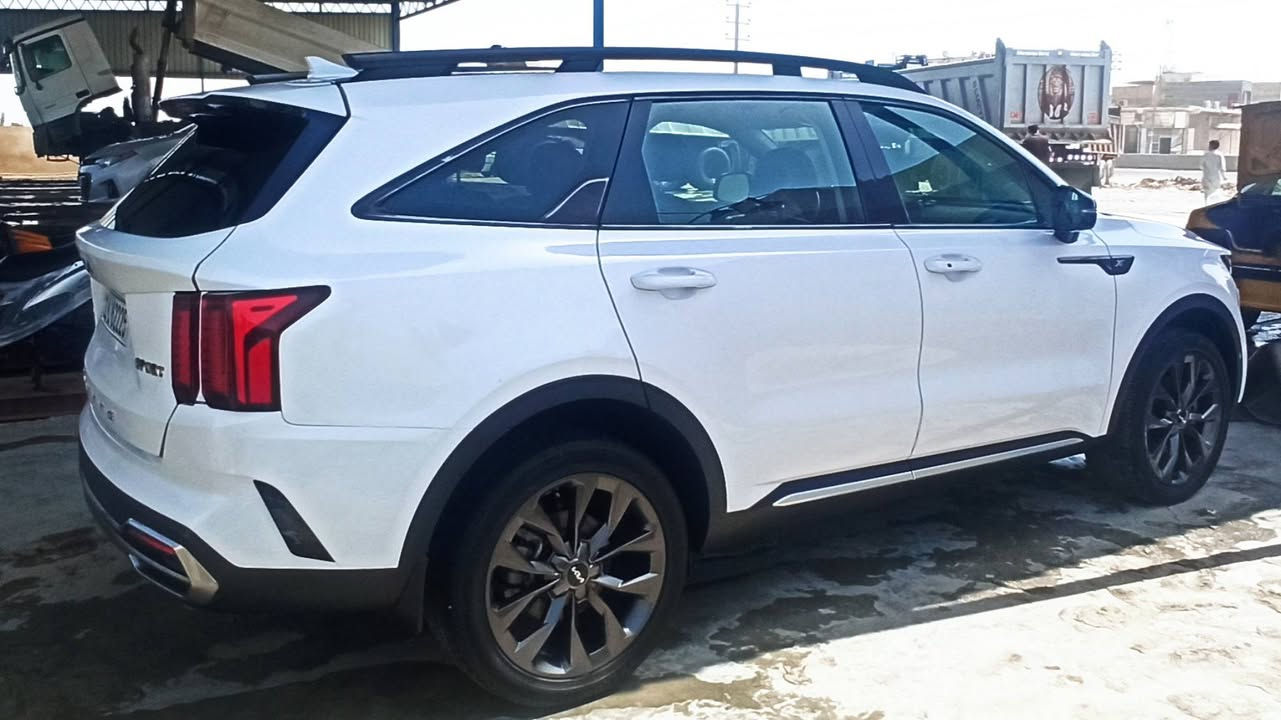 السلام عليكم
سورنتو امريكي 2023 فول الفول مواصفات  4 سلندر تيربو اللون ابيض رقم بغداد مميز باسمي عنواني ديوانيه 
***********
