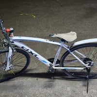 بيسكل مال سباق نضيف عوزه بس سرج ويده مكسوره سعره ١١٠ وبي مجال للطيبين ...