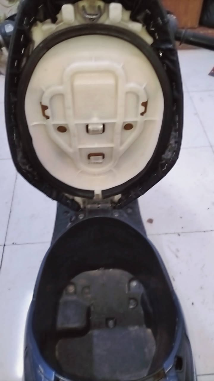 السلام عليكم دراجه بترا خطين للبيع نضيفه سلف هندر اشاير لايت طوافه بانزين قفل استيرن كلهه شغاله شلعه ومعدل المكان المهيديه مقابيل عمارات الجديده سعرهه 350 وشراي راسلني خاص ويدلل


**إذا كنت صاحب هذا الإعلان وتريد حذفه لأي سبب، رجاءا أرسل رسالة إلى الدعم الفني**