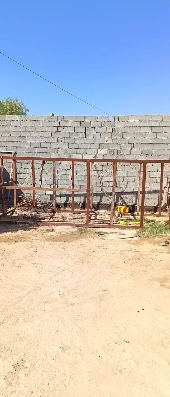 برج للبيع طول 6 ع2 ارتفاع 2 المكان الازركيه
***********

