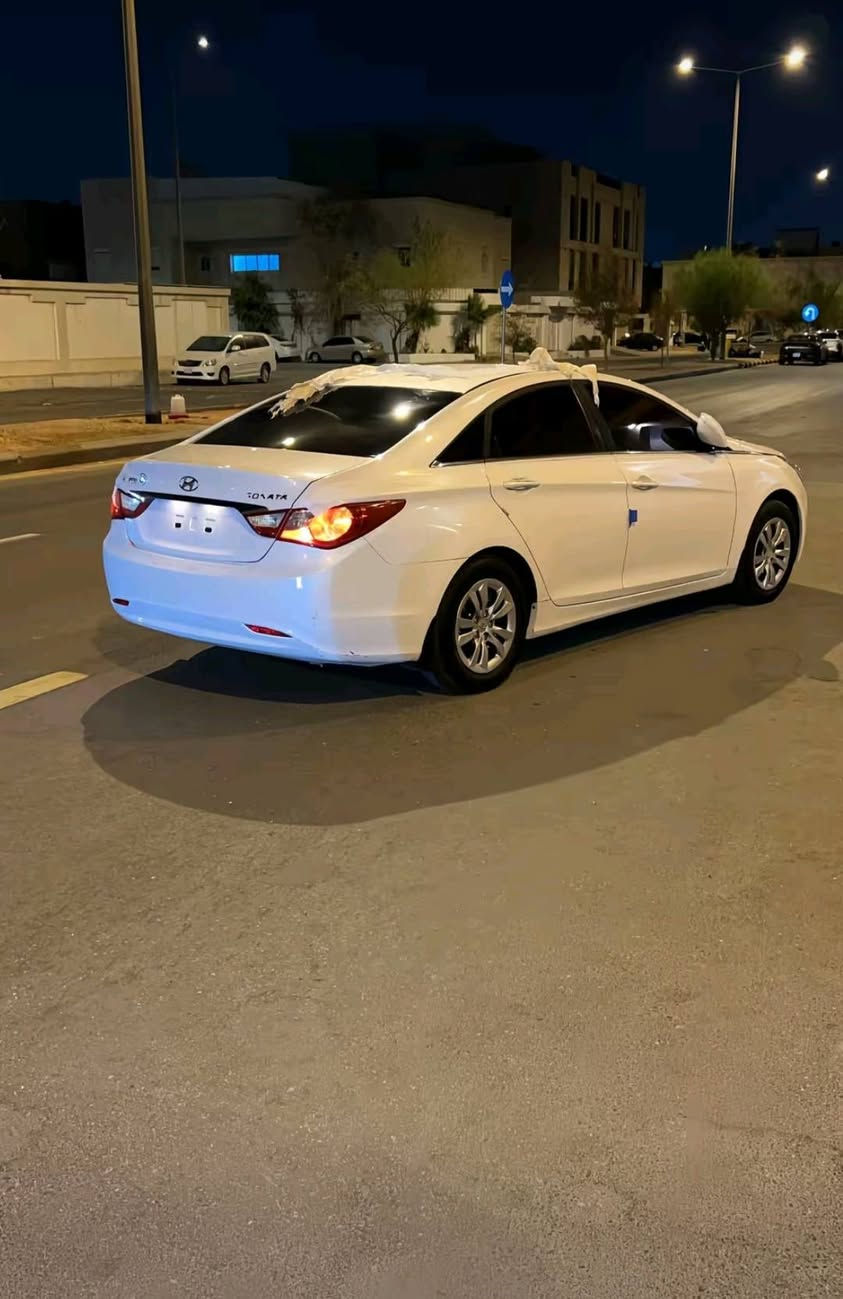 يالله سوناتا 2011 لون ابيض سياره باسمي تحويل ثاني يوم رقم بغداد بها تظليل من مديريه بغداد تخويل تظليل من مديريه بغداد سعر 90 قفل قفل سياره فول مواصفات عدل فتحه جير ومحرك بشرط مكفول***********
