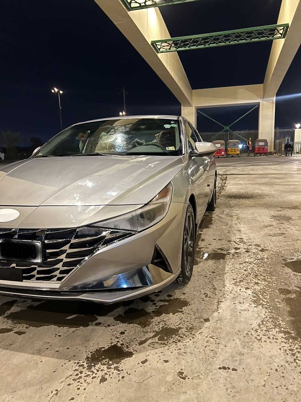 السلام عليكم
النترا  2022 ELANTRA  SEL مرقم أربيل 
وارد امريكي حادث بنيد وجاملق  ليبل واحد   

المواصفات  ( SEL تعتبر نص الفول عدى الفتحه وجلدفقط)
١- بصمة تشغيل ابواب وصندوك بصمة .
٢- تشغيل عن بعد 
٣-محرك 2000 Doch دوش المرغوب بدون دوانز.
٤-كاميره خلفية دوارة.
٥-رادارات 360 درجة ( جانبي خلفي) .
٦-مانع التصادم الامامي والخلفي.
٧-تحكمات ستيرن 
٩- ثلاث وضعيات قيادة (اقتصادي-سبورت-ذكي).
١٠- مثبت سرعة ذكي ( التحذير عند مغادرة المسار ).
١٥-ويل 16طسه حلوه كلش 
١٦-اضواء ترحيب عند الاقتراب.
١٧-لايت لد حاجب ابيض اصلي
١٨- نقطة عمياء.
٢١-كير اوتماتيك 
٢٢-تحديد مسار وقيادة الية والسياقة على خطوط الشارع في حال الاجتياز تنبهك.
٢٣-مانع انزلاق نظام التركشن.
٢٤-تبريد شاشة دبل فريز  منفصل.
٢٧-مثبت سرعة ذكي ( التحذير عند مغادرة المسار ).
٢٨-تدعم نظام الابل كار بلي والاندرويد واير ليس 
ربع سماعات وليس ثنين  ١٣٨ وبيه مجال قليل
بغداد النواب الامين الثانيه
للاتصال او واتساب
***********
سياره بدون ايرباك تبديل قطعتين مال امريكا وقطعه بل عراق وطخه بدوسه
