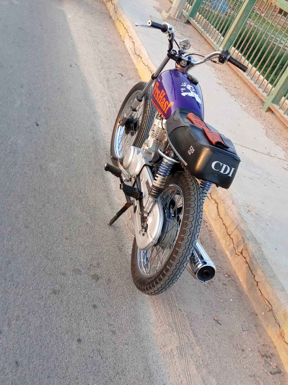 سلام عليكم دراجه نامه شلامجه اصلي وراقه كمله
شاصي مديل 16محرك مديل 2021 مفتوحه بس عصافير 
اطيك بل محر شلعه معدل دراجه حلوه ونضيفه اي عيب مابيه المكان الناصريه سوك شيوخ خاص مفتوح ورقي هذ 
***********
