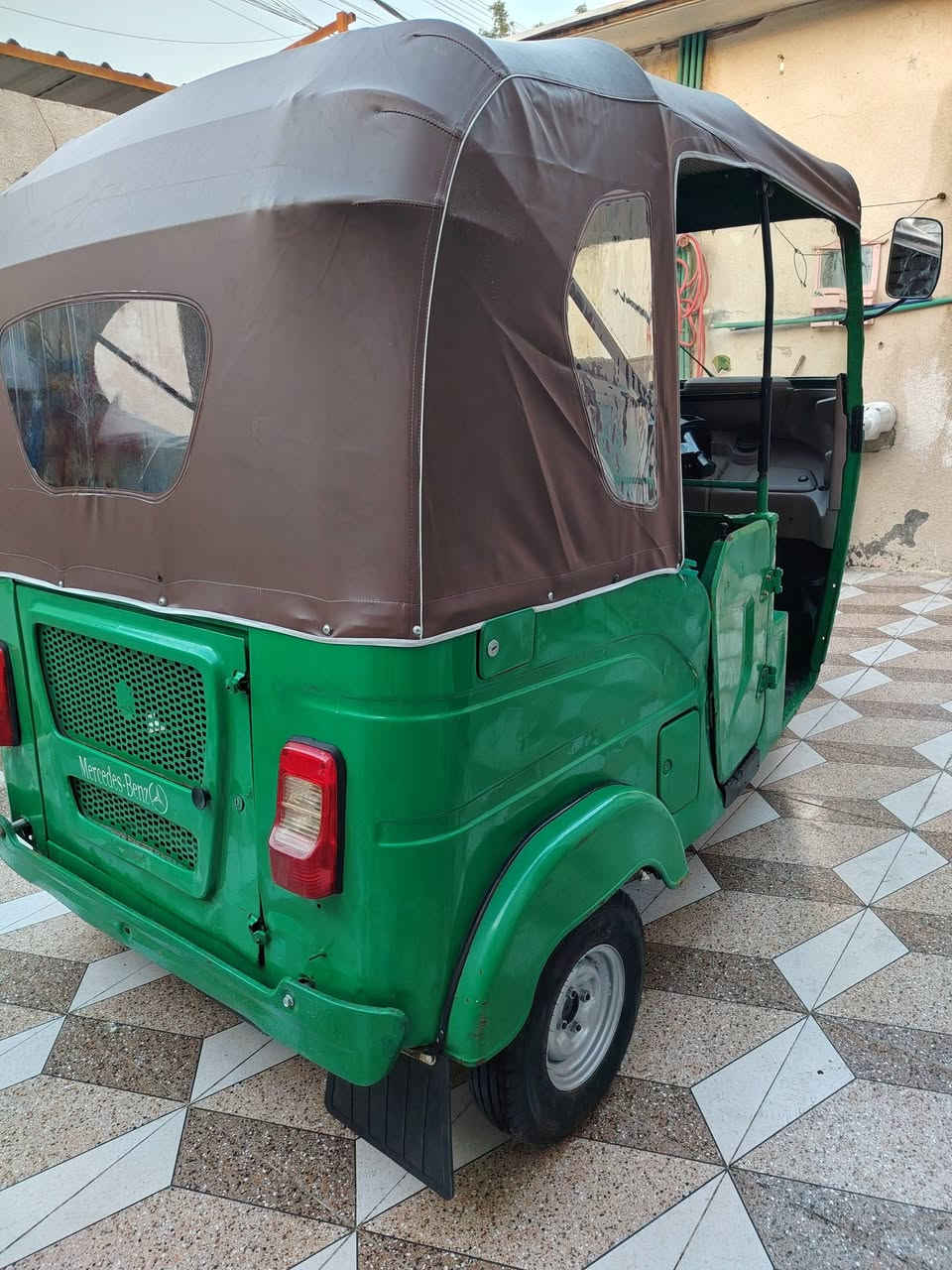 باجاج 2021 رقم سنويه مكينه مفتوحه بدي بي رشات صبغ شوف العين تكتك جاهزه تخم تاير جبلي ترايك وين ما تريد السعر 6 ملايين  الشراي يتصل *********** مكاني البصره الحيانيه التاميم
