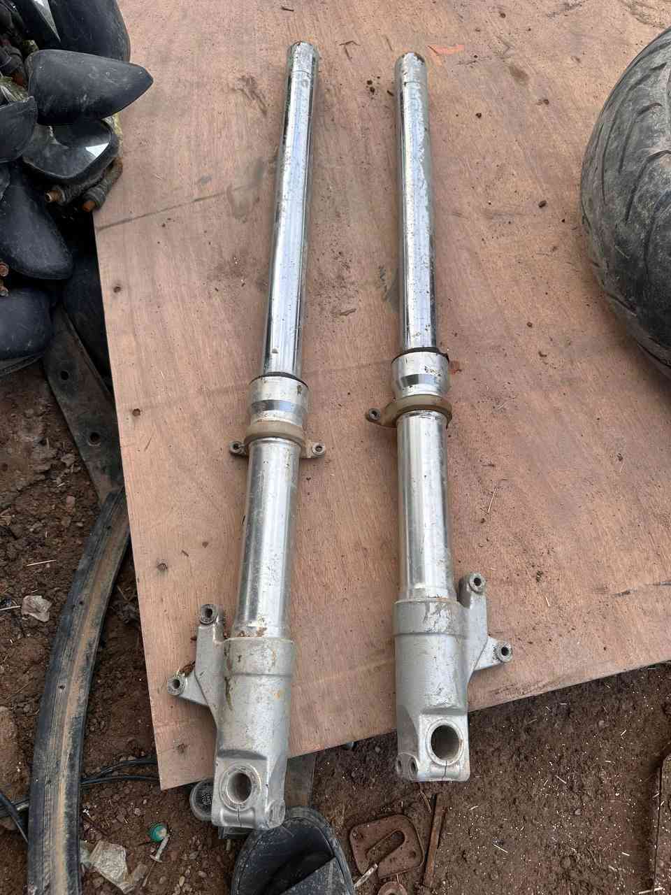 غراض البيع بسعر مناسب
ويل خلفي سيبي فور + هدرز سيبي 400 

دروعه فراشه سيبي + دبلات سيبي فور + صالنصات 

مكاني ديالى بعقوبه ***********
