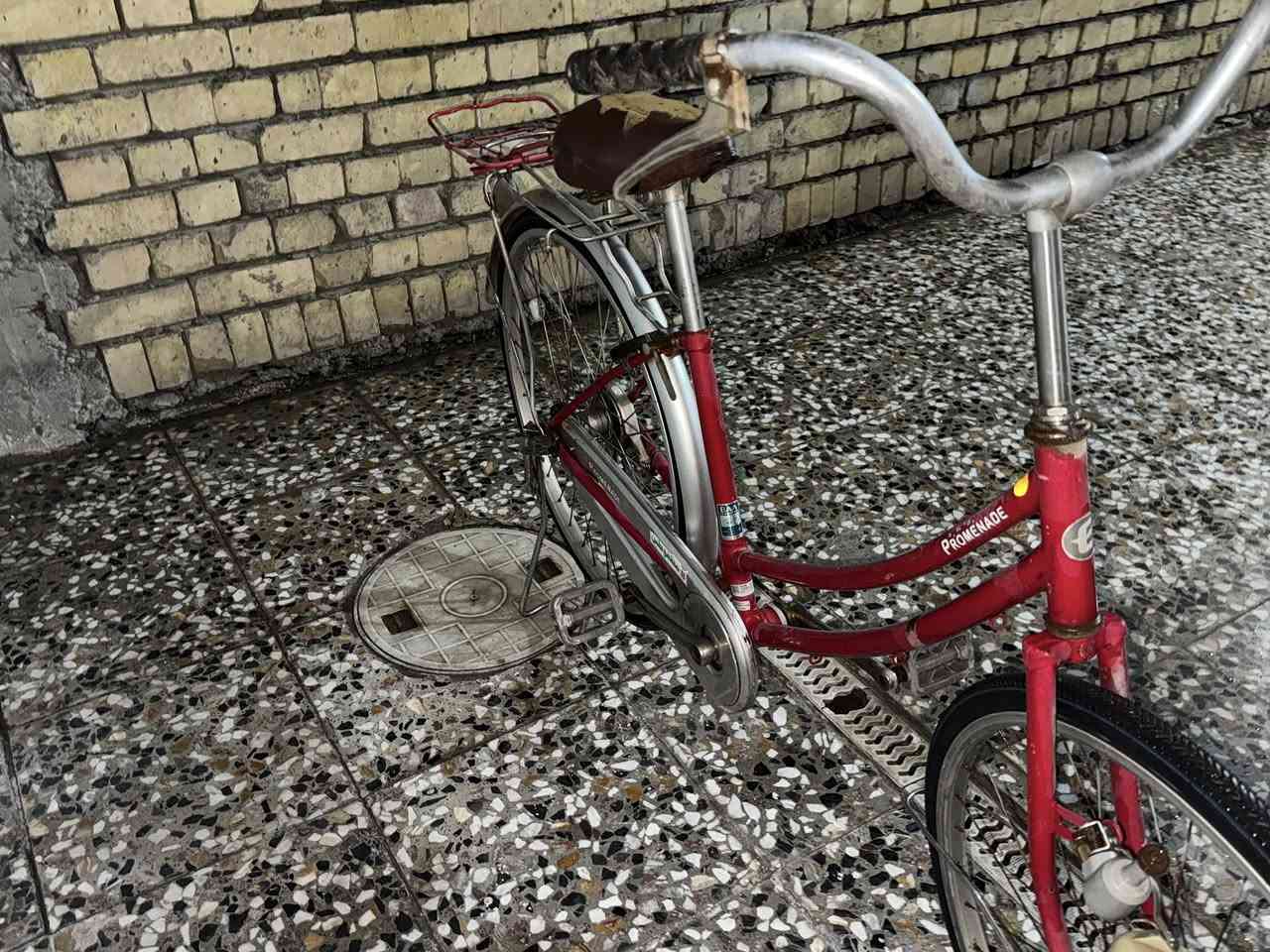 سلام عليكم بايسكل بناتي نضيف نضيف كلش سعره 85 وبي مجال عنواني البلديات الرقم للتواصل ***********
