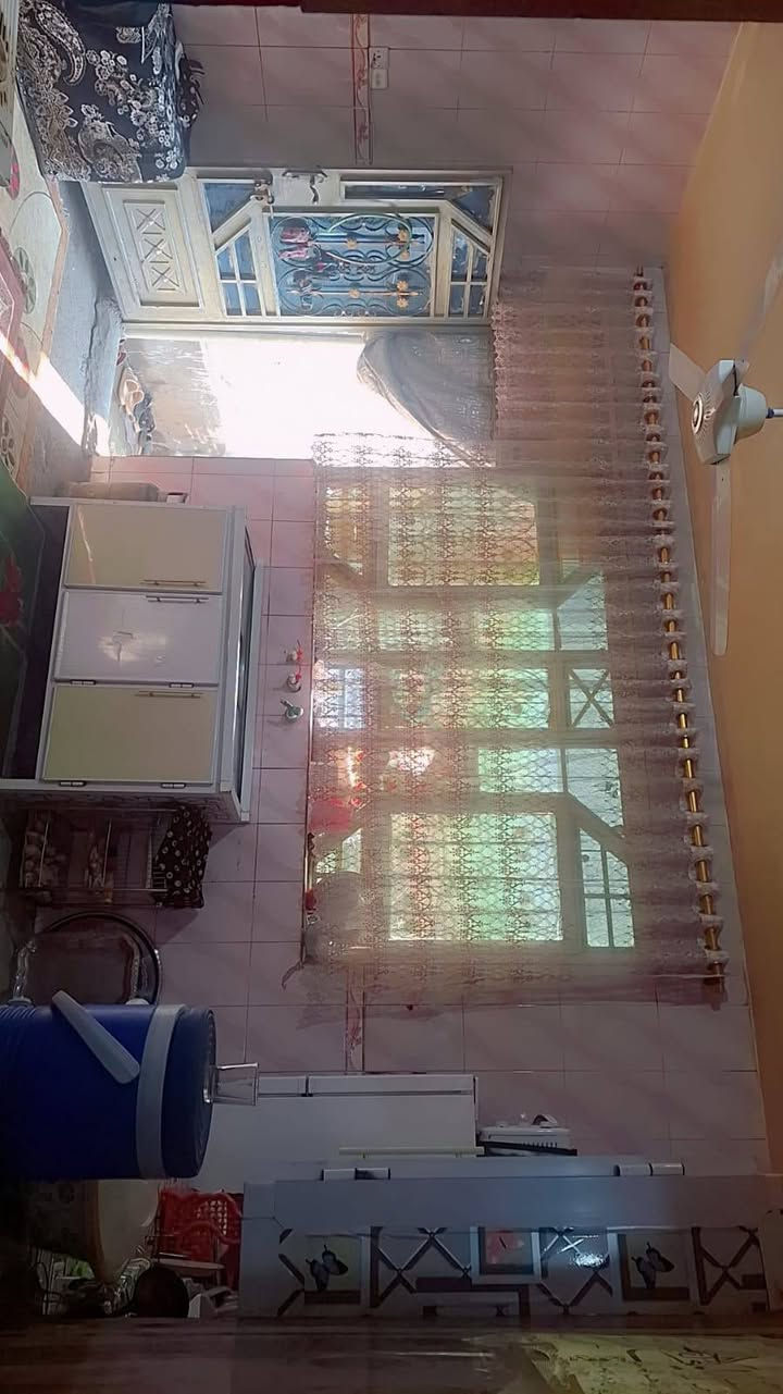 داره للبيع في دور الصحة قرب الوليد قبل جسر ديالى القديم المساحة ٢٠٠م صاله واستقبال ومطبخ وصحيات وكراج فيه ستة غرف للاستفسار الاتصال على الرقم***********
