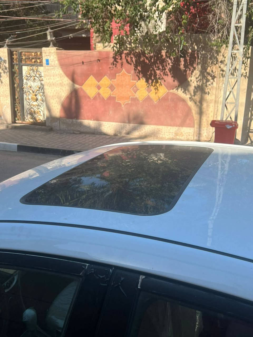 السلام عليكم 
هونداي اكسنت خليجي
مديل 2014 
المواصفات فول الأخير
1.فتحة سقف 
2 .كامره دواره
3.شاشه تاب 
4.تحكمات بلستيرن 
5.مري شفط 
6.اشاير بلمري
7.نضام ايكو 
هواي بيه مواصفات 
مكينه 1600 شرط كفاله مامفتوح برغي 
كير مكفول شرط برغي مامفتوح
رقم وسنويه وهزه كلهم جدد لل31 
تبريد حداديه خير من الله 
السيارة كفاله من لضربه والتبديل 
بيه صبغ باب ونص فقط صبغ رش 
المكان.البصره 
***********
السعر 88
