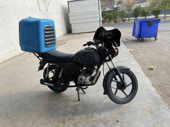 سلام عليكم بوكسر للبيع 2019 دراجه اشتغل بيها امانه الله مموكفتني بشارع ابداً دراجه نقصها سبرنكه مال هندر موضحه بل صوره لانو خارط ماعدي وقت اسوي الله يشهد دراجه حلوه بس كلجاته شويه تعبانه طلع صوت تتبدل 45 الف دراجه سعرها 650 وبيها مجال حك الجيه مكاني بغداد الجديدة /***********
