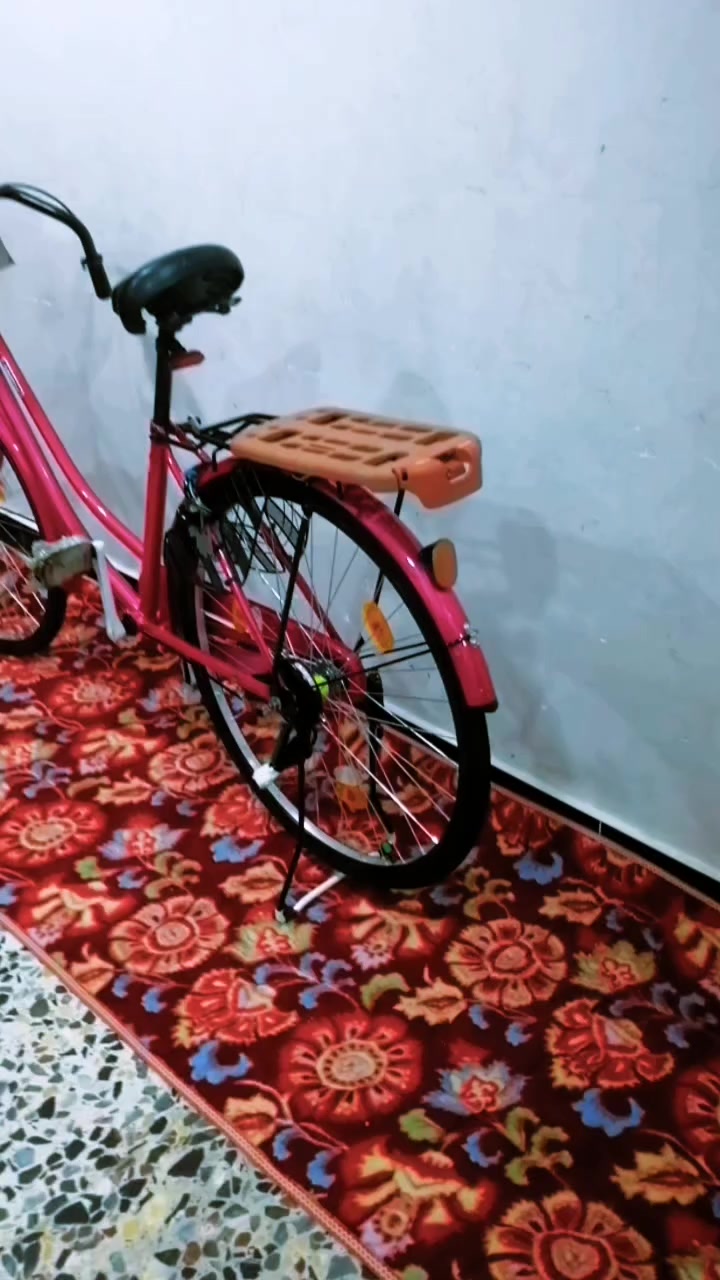 سلام عليكم بايسكل لون وردي مميز شركته سانتوس مرغوبه حجم٢٦بايسكل كفاله عامه ماناقصه شي كامل مكمل ربع ماتذب علي جديد بمعنه الكلمه سعر١٥٠ وبي مجال للطيبين💖 متواجد خاص💥 لاستفسار***********🧿
