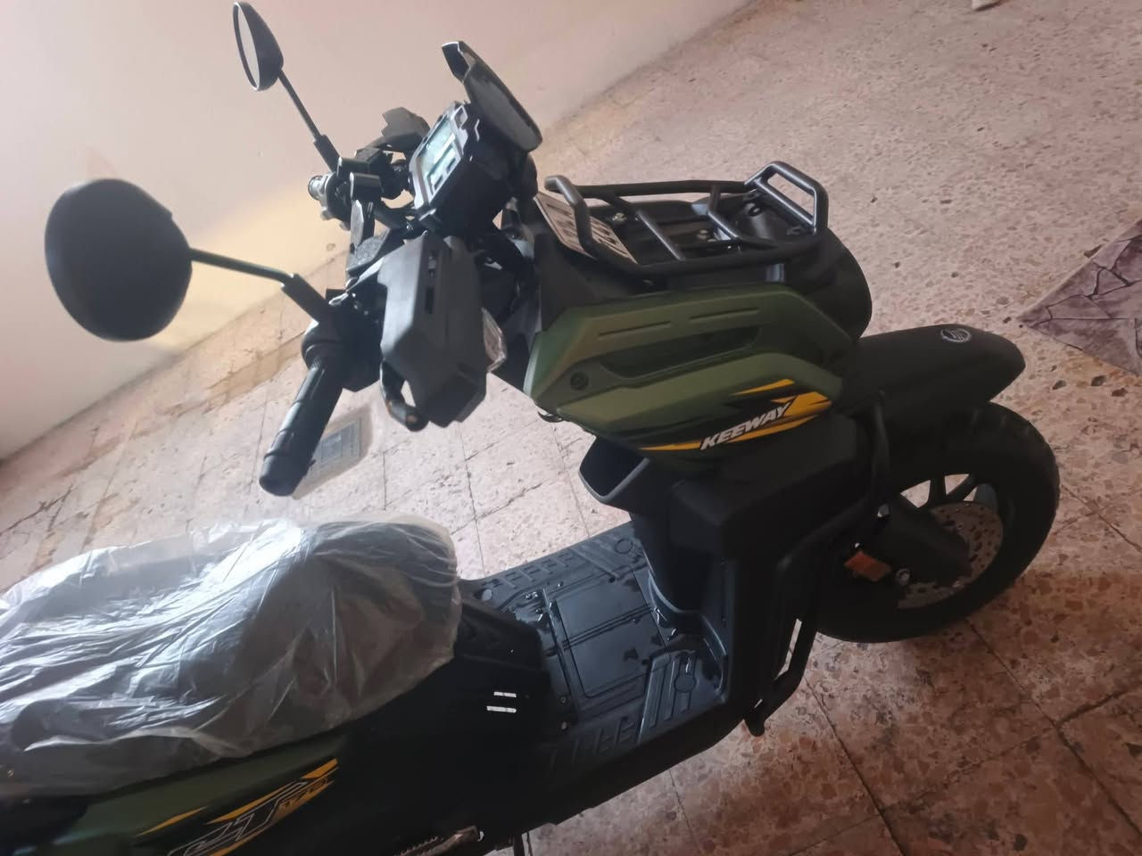 كايواي ايطالي مكينة 170 رقم و سنوية طلعت من الوكيل قبل 15 يوم خذتهه ب 2500 ورايد ابيعها بسبب الضروف للتواصل ***********
