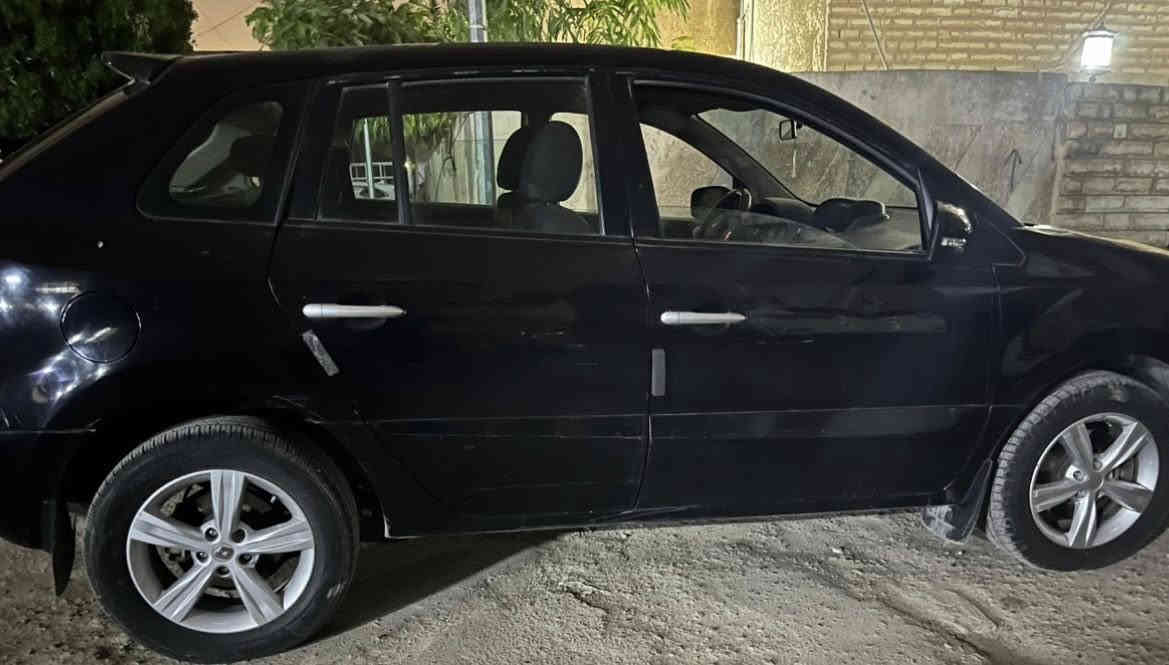 السلام عليكم المكان بغداد رينو كوليوس 2012 للبيع
الون اسود  
وارد كوري السياره محرك وكير خير من الله تبريده ❄️ 
المحرك 4 سلندر السعه   2500 الكير 6 نمر 
المواصفات 
⚪️ بصمه 
⚪️اشاير بلمري المري كهرباء 
⚪️شاشه 🖥️
⚪️كامره 
⚪️تحكمات ستيرن 
⚪️جام كهرباء 
⚪️صندوك قطعتين 
⚪️ايرباكات نضيفه 
السعر 85💵وبي مجال 
للتواصل *********** متوفر جميع التواصل 🌸
