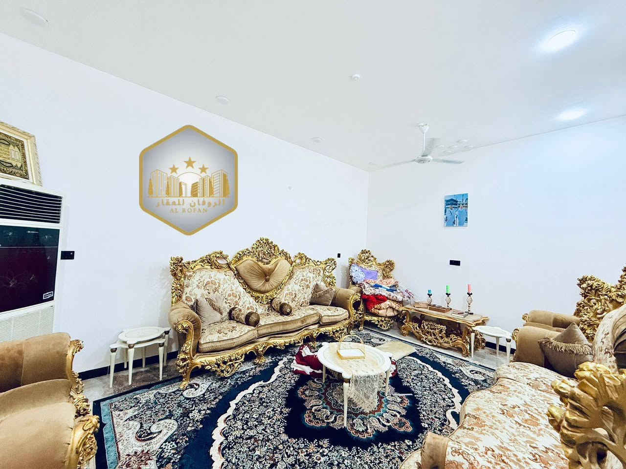 بيت للبيع طابو صرف 

قرب مدرسة الحدباء

المساحه ٢٤٠م

 طابق الاول غرفه عدد ٣ استقبال صاله مطبخ
 صحيات خارجيه وداخليه مناور طارمة

طابق الثاني صاله كبيره + هيكل غير مسقف 

الروفان للعقار 
 ***********
