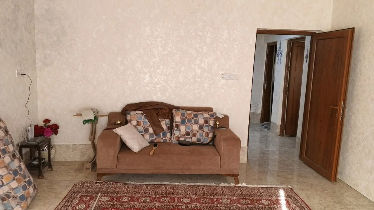📍العنوان حي رمضان فرع كاشي سيوان 
🏠بيت للبيع مساحته 160متر طابو صرف 
🛑محتويات البيت  طابقين طابق الاول هول استقبال منام مطبخ حمام توليت.  طابق ثاني غرفتين نوم ويه توليت
🛑الواجهه يحتاج صبغ فقط و تستقطع من السعر🛑
💸السعر 90  و بيها مجال 
📞***********
🛑مكلف بالنشر🛑
